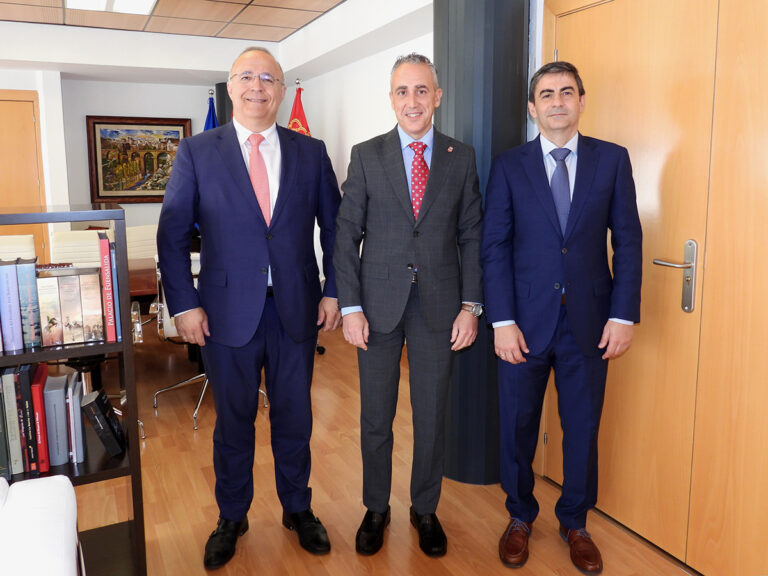 El alcalde de Puertollano recibe al nuevo director del Complejo Industrial de Repsol