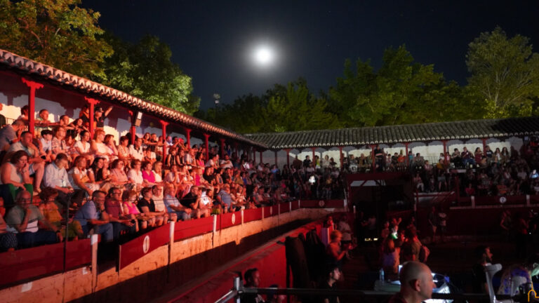 Santa Cruz de Mudela cosecha un nuevo éxito de los conciertos de la Diputación con “Funambulista”