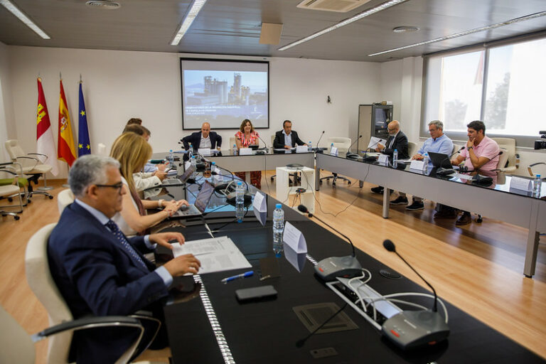 Castilla-La Mancha y la EOI refuerzan su colaboración para formar a 1.300 personas y tutorizar el nacimiento de 360 proyectos de emprendimiento