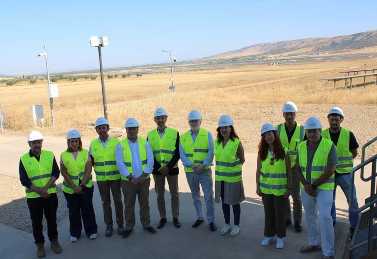 Blanca Fernández destaca el respeto y la compatibilidad de las de energías renovables con las actividades tradicionales y el cuidado de la avifauna