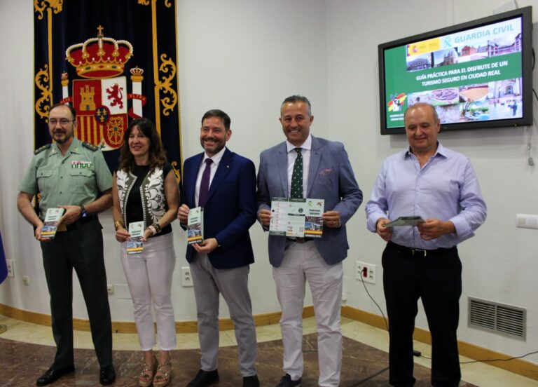 El subdelegado del Gobierno de España en Ciudad Real presenta la Guía de Turismo Seguro para contar con una provincia “protegida y atractiva”