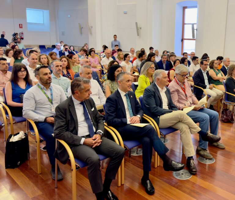 El alcalde de Ciudad Real felicita a los 15 alumnos que se han graduado en la I Promoción ‘Título Incluye e Inserta Ciudad Real’