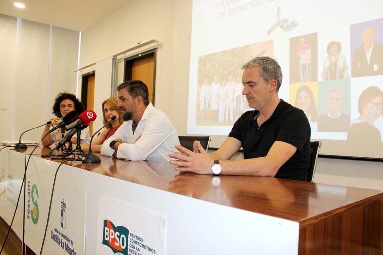 La Gerencia de Alcázar de San Juan comparte sus logros en excelencia y calidad con la comunidad educativa y autoridades locales