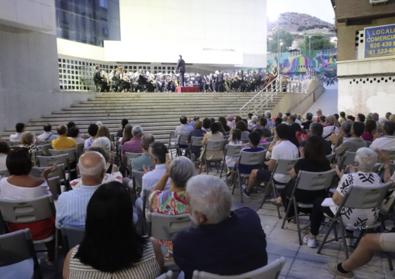 La AMC adelantó al público de Puertollano el repertorio con el que concursará en la 136 edición del certamen de Bandas en Valencia