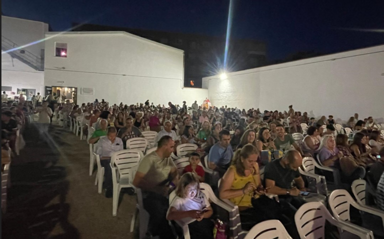Puertollano recupera la imagen del cine de verano repleto de público