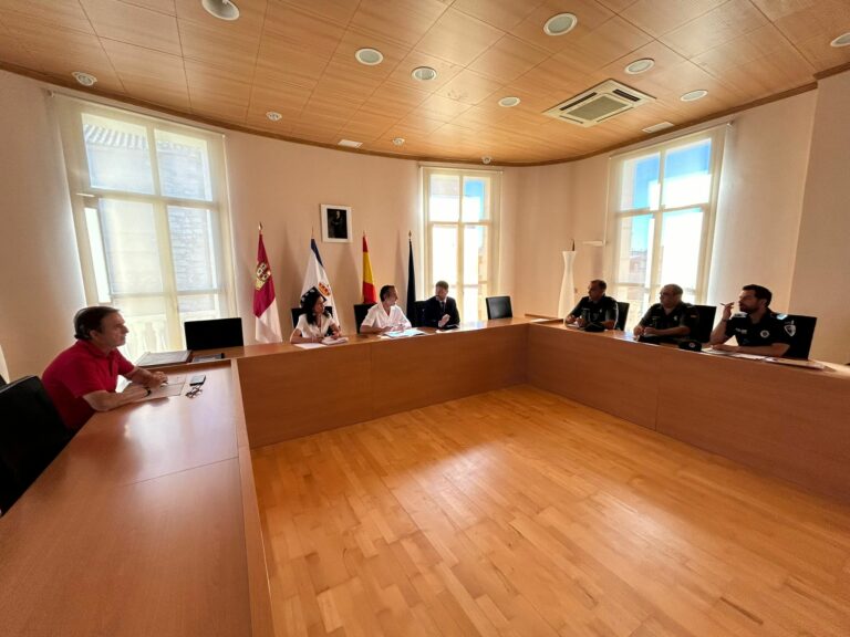 Poblete firma un convenio con la Policía Local de Argamasilla de Calatrava, Almodóvar del Campo y Piedrabuena