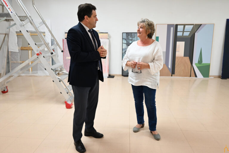 Valverde conoce en una visita al CEX los problemas que tienen para custodiar y almacenar las obras