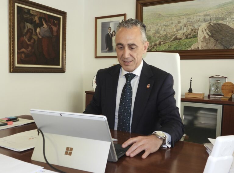 El alcalde de Puertollano valora la «aceleración» que conseguirá la empresa Hydnum Steel como proyecto de Singular Interés