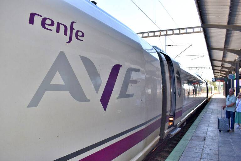 Renfe anuncia un AVE sin transbordo entre Sevilla, Córdoba, Aragón y Cataluña desde el 23 de abril con paradas en Puertollano y Ciudad Real