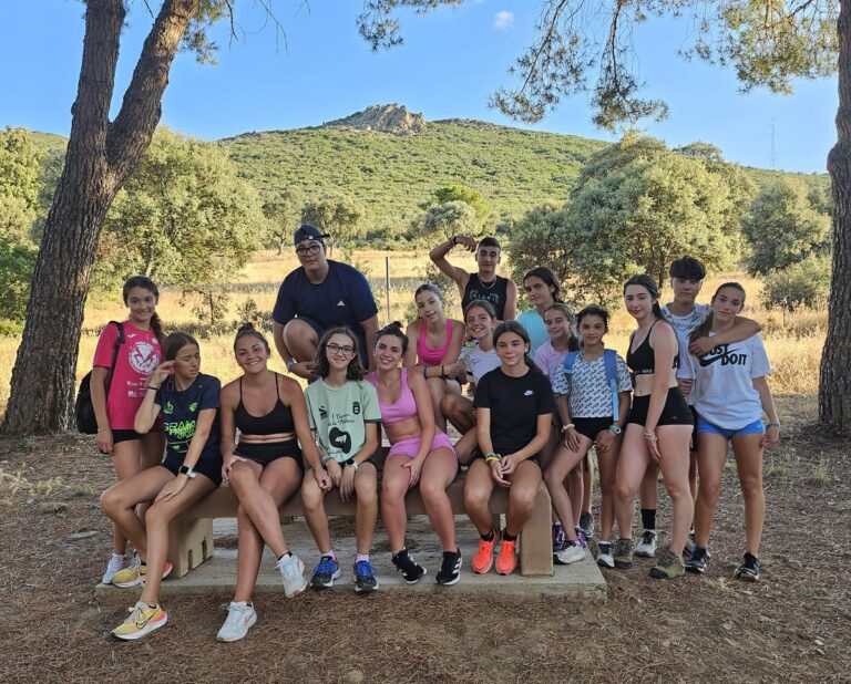 Puertollano: Entrenamientos, piscina y visita de bomberos en el V Clinic Nacional de Atletismo