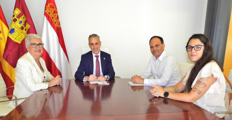 Pinardi y el Ayuntamiento de Puertollano firman un convenio para favorecer la empleabilidad juvenil
