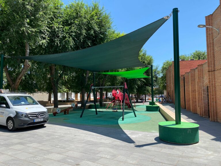Torralba de Calatrava mejora el Parque del Paseo del Cristo con nuevos toldos