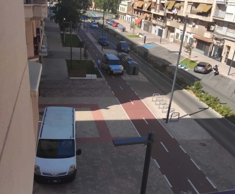 Puertollano: Denuncian la continua invasión de las zonas peatonales de la calle Ancha por parte de vehículos