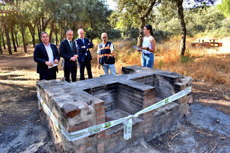 Puertollano: Nueva cartelería en la Dehesa Boyal recuerda la prohibición de encender fuego durante el verano