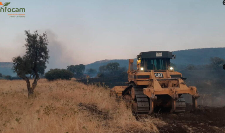 Dan por controlado el incendio de Argamasilla de Calatrava tras arrasar más de 700 hectáreas