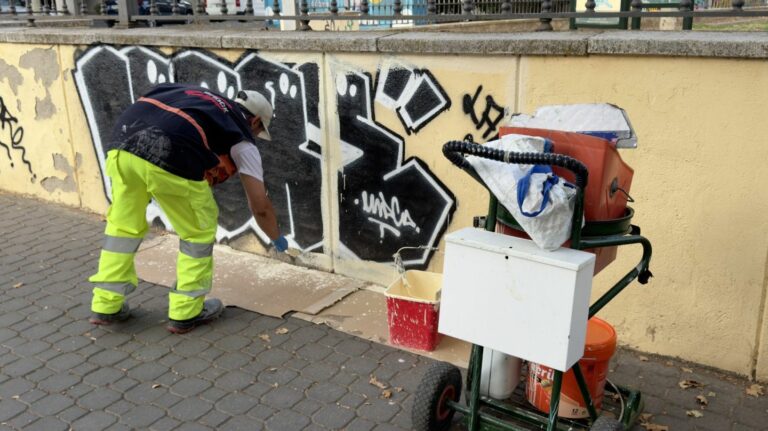 El Ayuntamiento de Ciudad Real pone en marcha un plan especial para la eliminación de pintadas en fachadas y mobiliario urbano