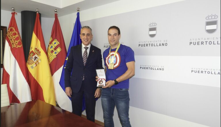 El alcalde de Puertollano celebra el triunfo de Nicolás Castillejo, campeón de Europa en triple salto