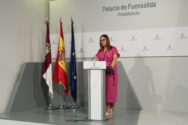 El Gobierno de García-Page afianza el servicio de bibliobús con el objetivo de acercar la lectura a casi el 100 por cien de la ciudadanía de la región