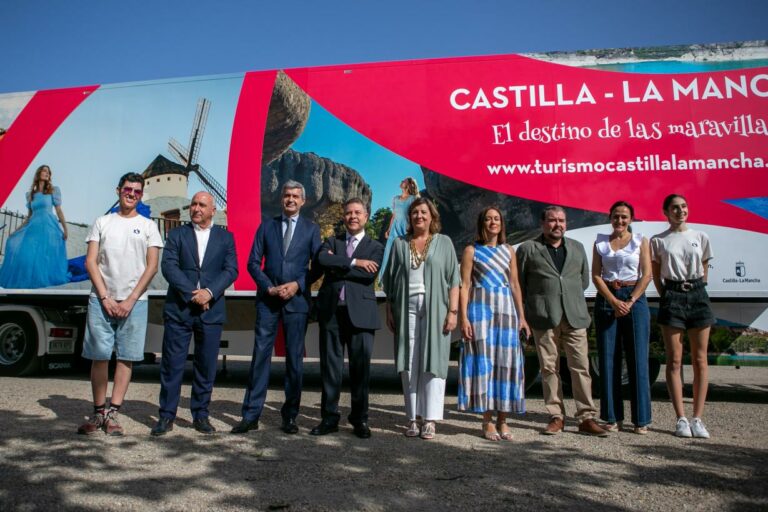 Castilla-La Mancha pone rumbo promocional a los principales destinos de costa con una oficina móvil para llegar a más de 500.000 personas