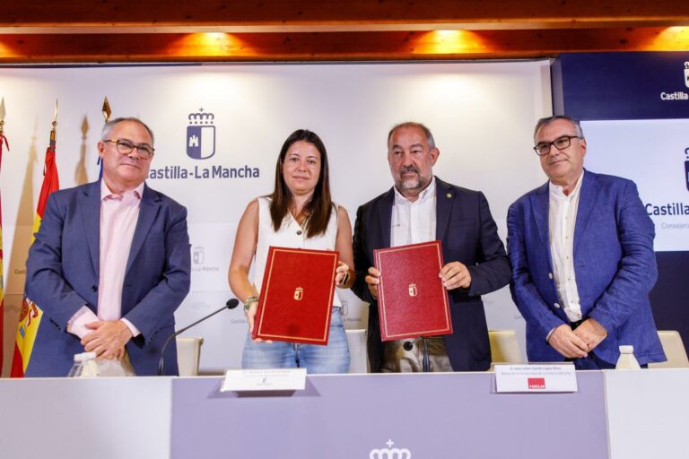 El Gobierno de Castilla-La Mancha y la UCLM firman un convenio de colaboración para desarrollar programas de investigación en el ámbito de la dependencia