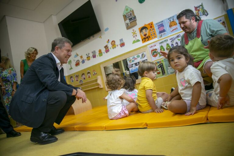 García-Page avanza una nueva edición del Plan Corresponsables dotado con “13,7 millones de euros” para atender a “más de 300.000” menores