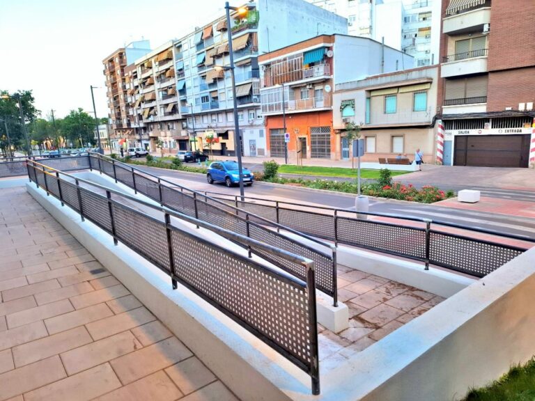 Puertollano: Trabajadores del plan de empleo terminan la rampa de la calle Ancha