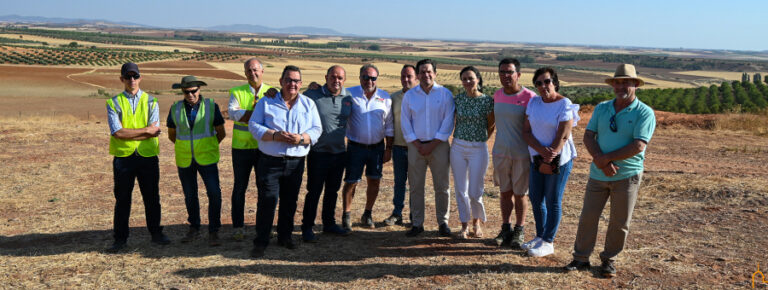 Valverde visita las obras de acondicionamiento de los accesos al circuito de motocross de Cózar llevadas a cabo por la Diputación que albergará el Campeonato del Mundo de MXGP