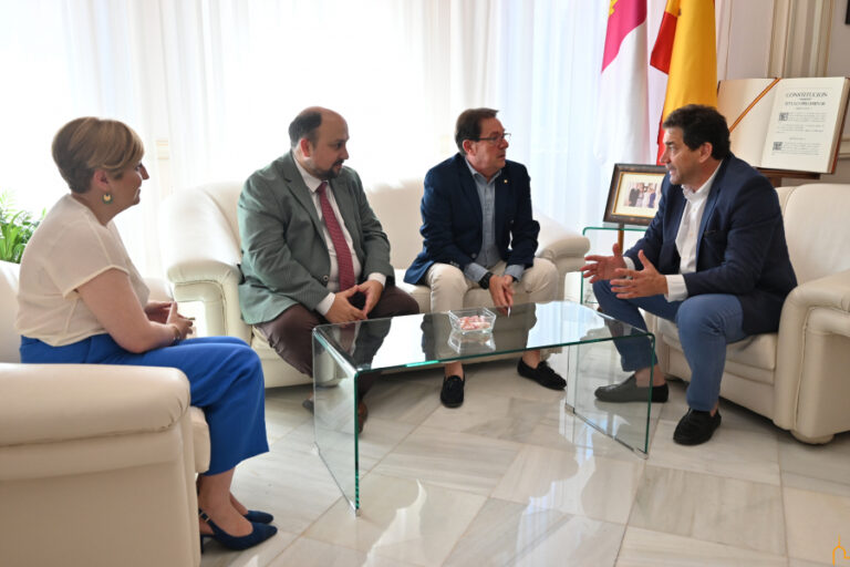La Asociación Intersectorial de Autónomos informa al presidente de la Diputación de los retos y de las dificultades que sufre del sector