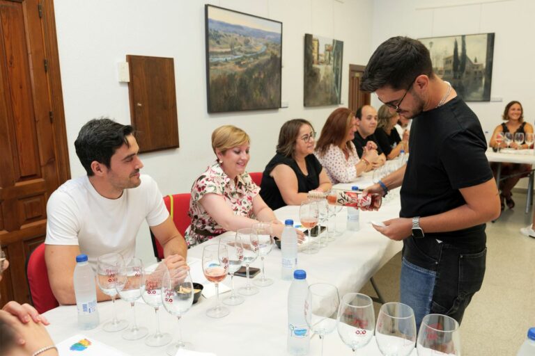 Argamasilla de Alba brinda por la diversidad con una cata de ‘vinos LGTBI+’