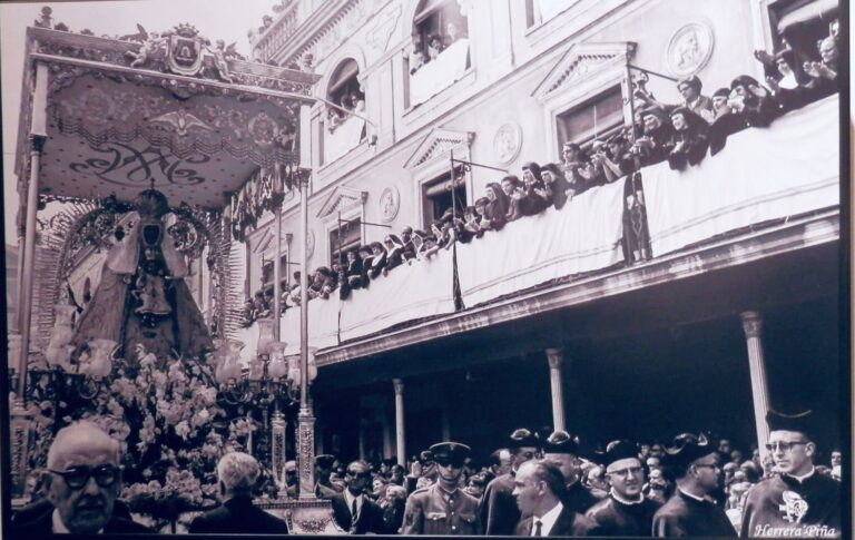La Policía Nacional cumple la tradición centenaria de escoltar a la Virgen Del Prado de Ciudad Real