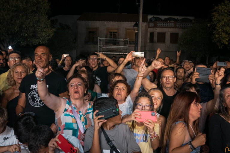 “Seguridad Social” cautiva al público con su energía y nostalgia rockera en Almuradiel
