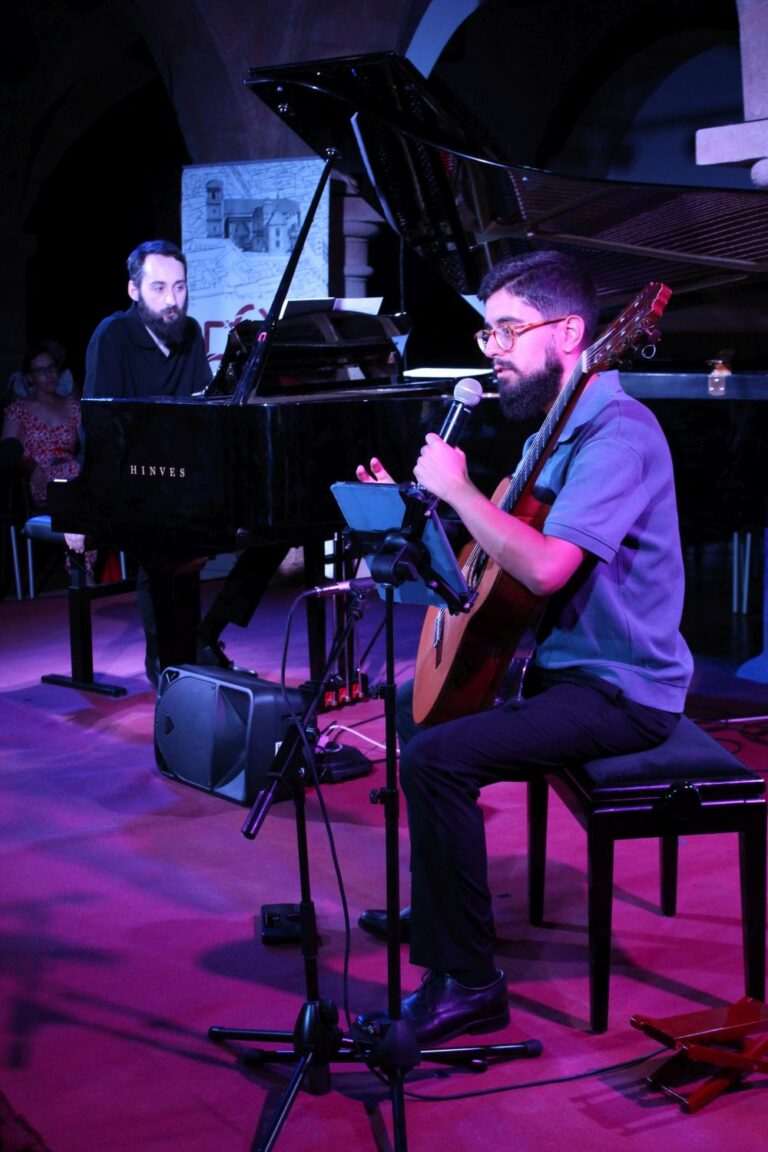 Adrián Baratech y Manuel Pacheco encandilan al público de Infantes_Música con su concierto ‘El sueño de la razón produce monstruos’