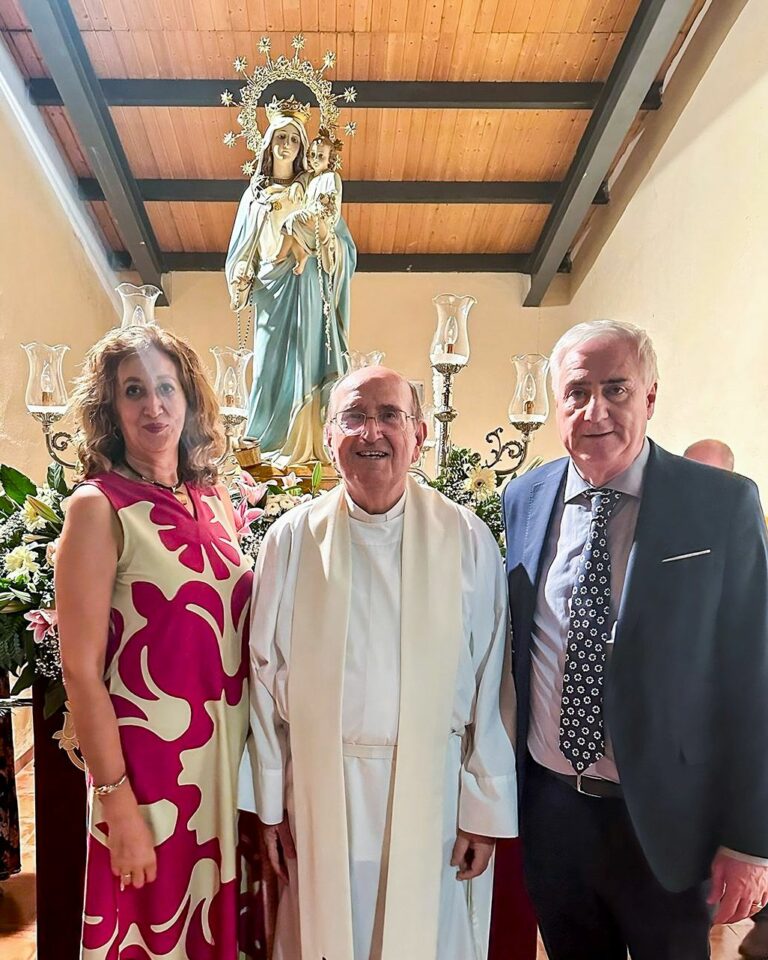 La Virgen de la Candelaria salió ayer en procesión por las calles de Valdeazogues