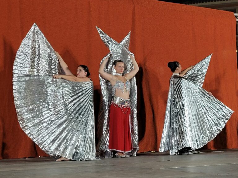 Buen ambiente y variedad musical en la inauguración del ciclo ‘Baila con nosotros’