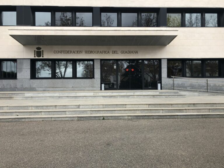 Regantes del Alto Guadiana piden colaboración al Miteco para acabar con el «colapso administrativo» de la Confederación