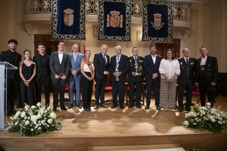 Ciudad Real reconoce a Ramón Serrano y a la Policía Nacional, quienes mejor representan “los valores que hacen que una sociedad mejore y crezca”