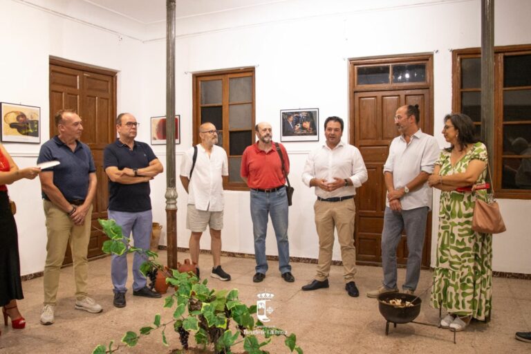 La exposición fotográfica ‘In Vino Veritas’ acapara las miradas en Pozuelo de Calatrava