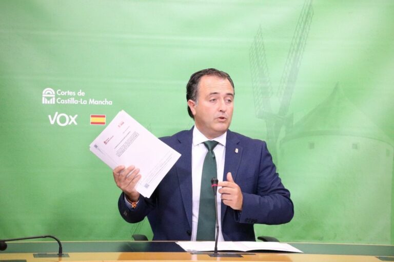 Vox insta a Núñez a dejar de apoyar a Page sobre el independentismo y le pide que se «enfrente» a él