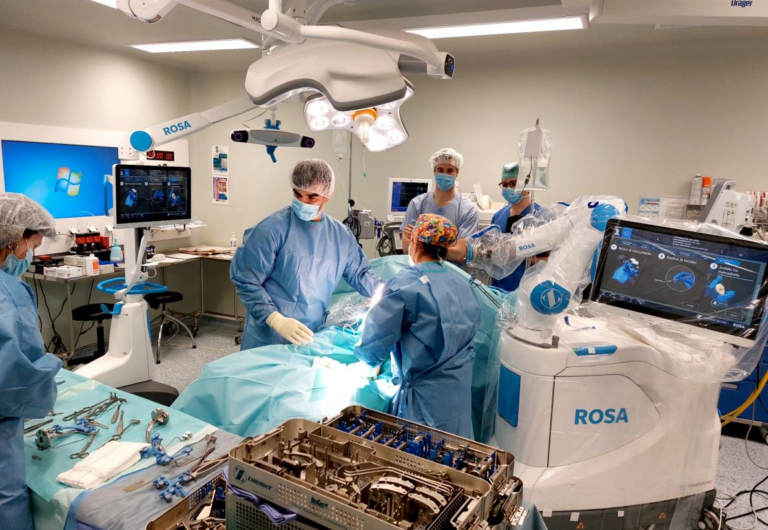 El Hospital General Mancha Centro optimiza las cirugías de prótesis de rodilla con tecnología robótica de vanguardia