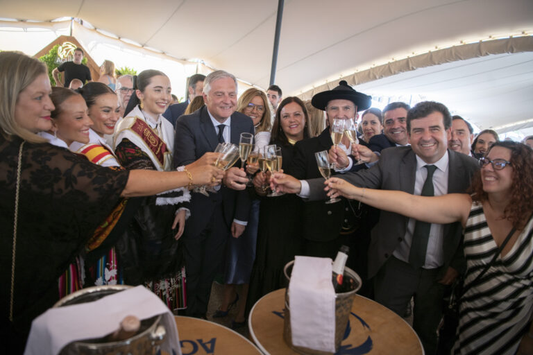 Con baile y brindis queda inaugurado oficialmente el Baile del Vermú de Ciudad Real