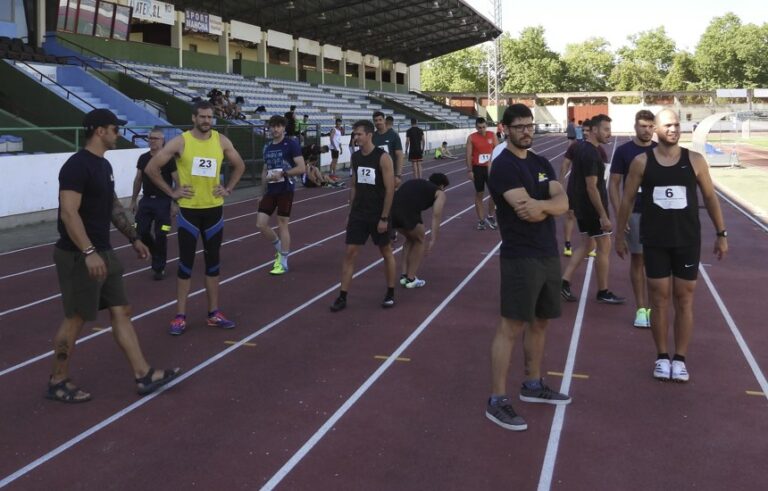 Un total de 168 aspirantes participan en Puertollano en las pruebas físicas de selección para 30 plazas de bomberos en la provincia