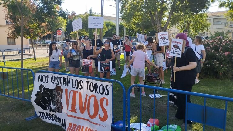 Nueva concentración de colectivos antitaurinos en Ciudad Real
