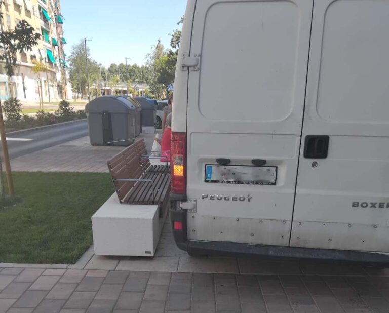 Puertollano: Piden más civismo a los conductores que aparcan indebidamente en la calle Ancha