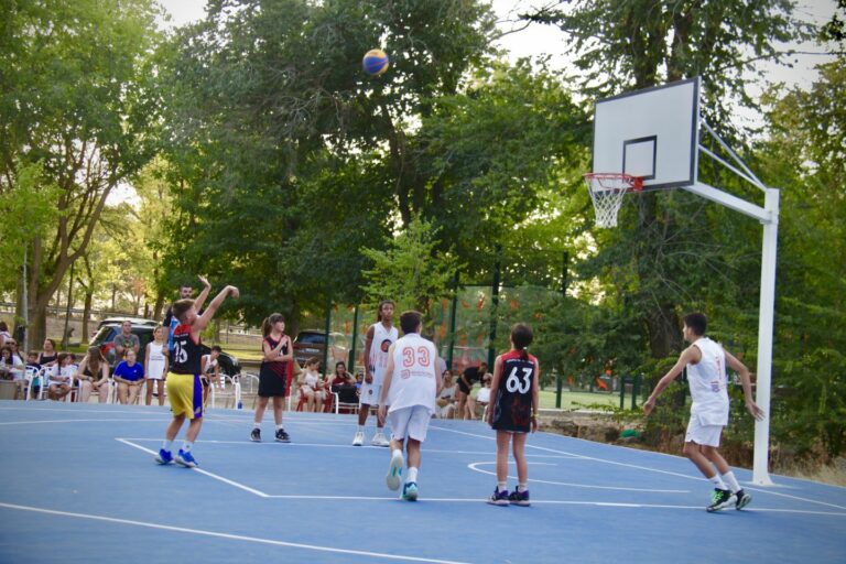 Casi 100 jóvenes participan en el primer ‘Torneo 3×3 de Baloncesto San Lorenzo’ de Alameda de Cervera