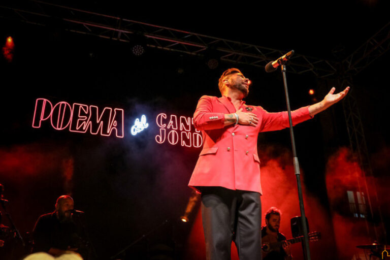 Villanueva de los Infantes vibra con la emoción y el talento de Miguel Poveda en concierto gracias a la iniciativa que promueve la Diputación en espacios y lugares emblemáticos