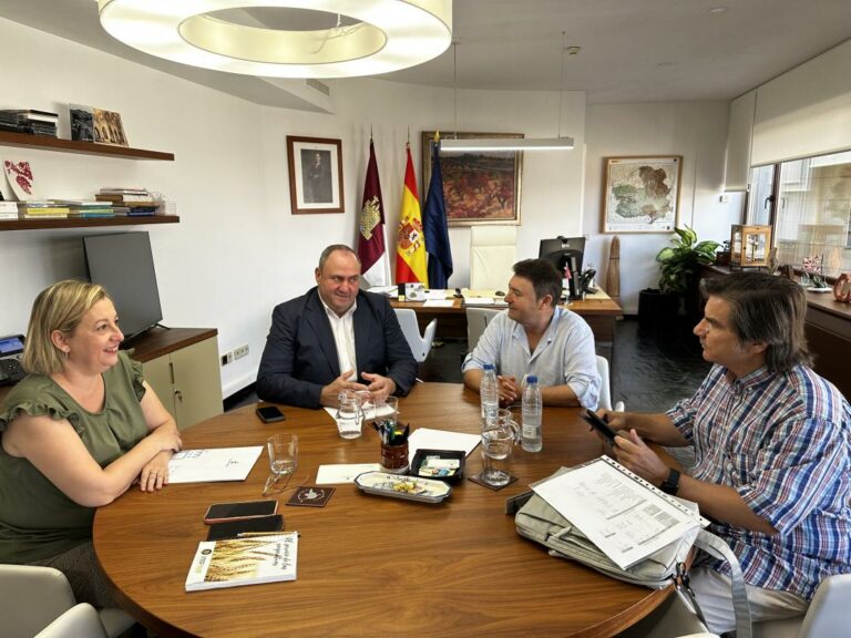 El Gobierno de Castilla-La Mancha se reúne con la IGP Cordero Manchego para seguir impulsando “un producto excelente”