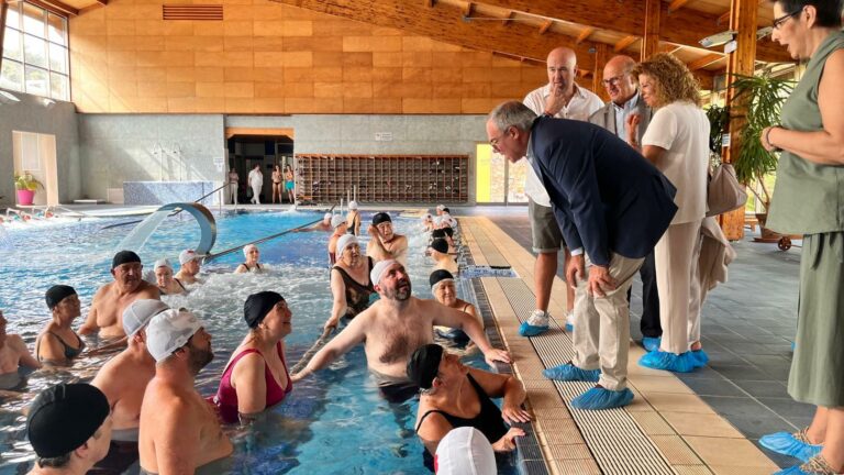 El Gobierno regional desarrolla el programa de Termalismo Terapéutico que beneficia a 250 personas con Parkinson, sus familias y profesionales