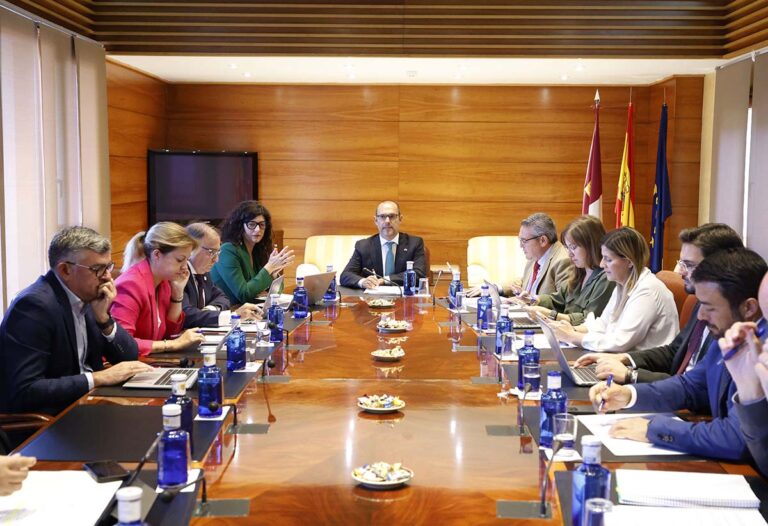 El Pleno de las Cortes regionales debate el jueves sobre el modelo de fiscalidad y el ‘techo de gasto’ para las comunidades autónomas, sanidad y servicios sociales