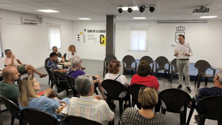 El Ayuntamiento traslada de primera mano a los colectivos las nuevas ordenanzas fiscales de la ciudad