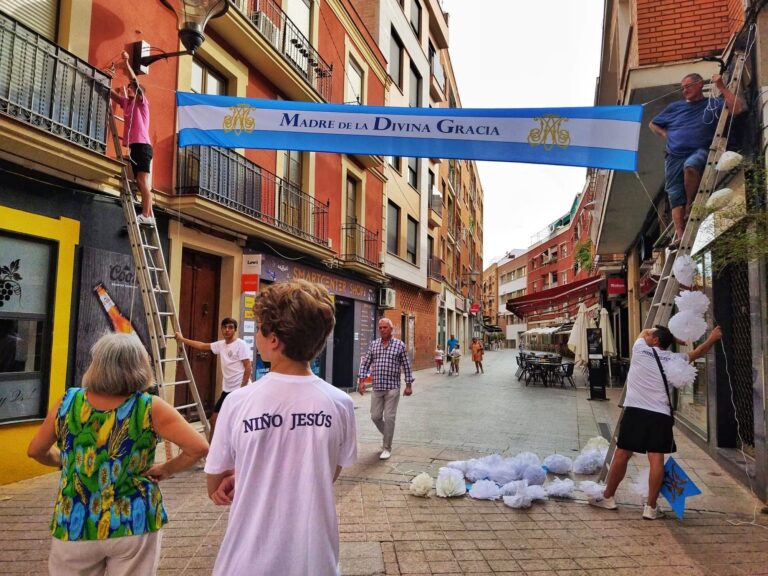 Puertollano: La Cofradía del Santísimo Niño Jesús decorará un año más el primer tramo de la calle Calzada para la Virgen de Gracia